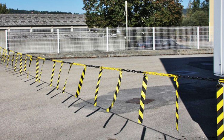 Barrière à chaînes coloris jaune et noir